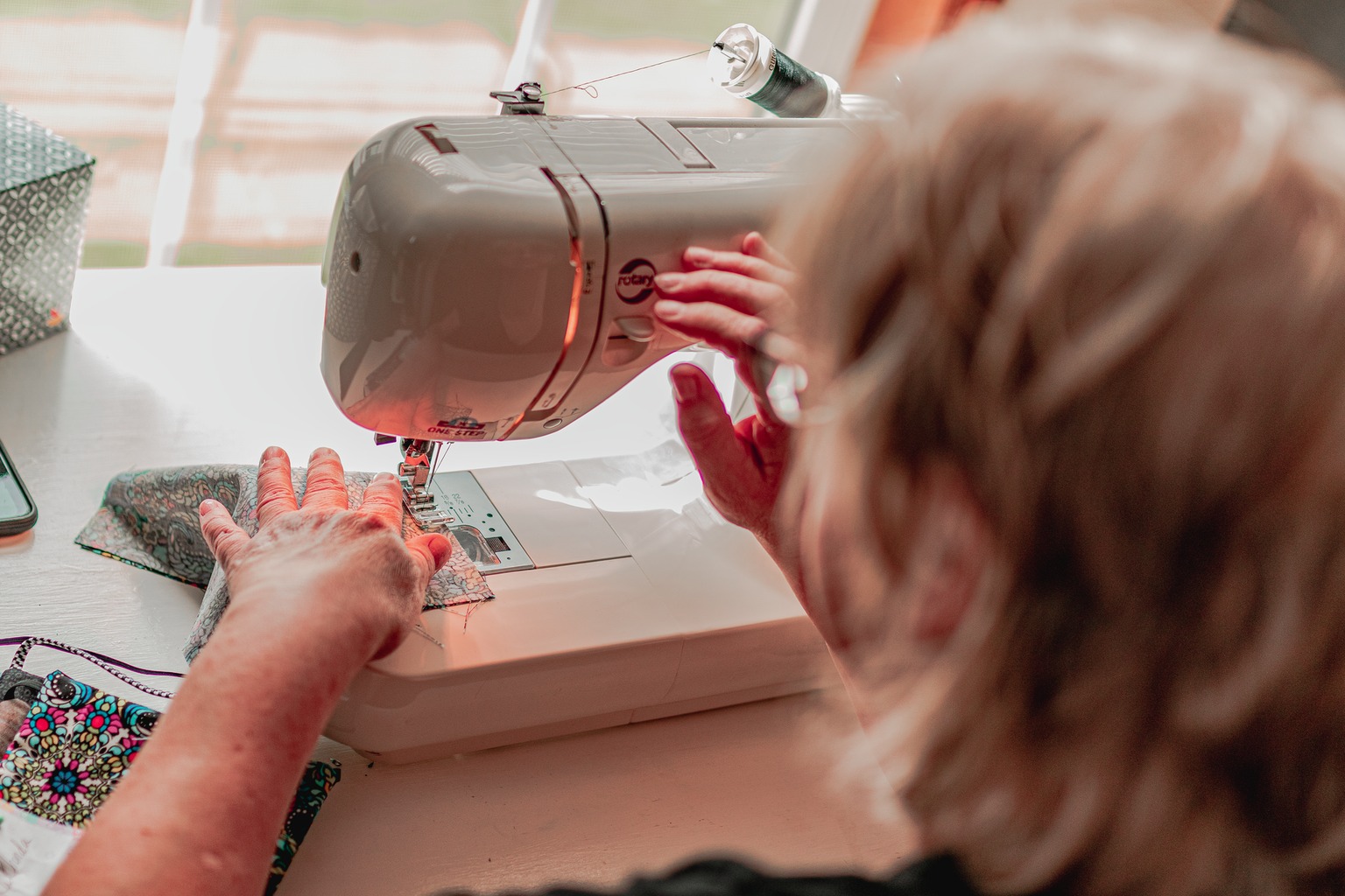 Garnitury szyte na miarę - co warto wiedzieć? — Kultura materiału i właściwości tkanin odzieżowych Garnitury szyte na miarę - co warto wiedzieć? — Kultura materiału i właściwości tkanin odzieżowych